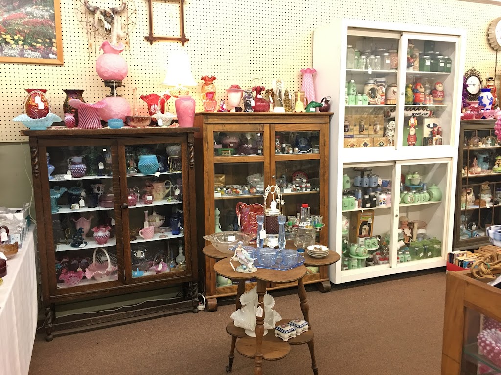 Clarence Hollow Antique Mall & Bonadio Country Store | 11111 Main St, Clarence, NY 14031, USA | Phone: (716) 759-8538