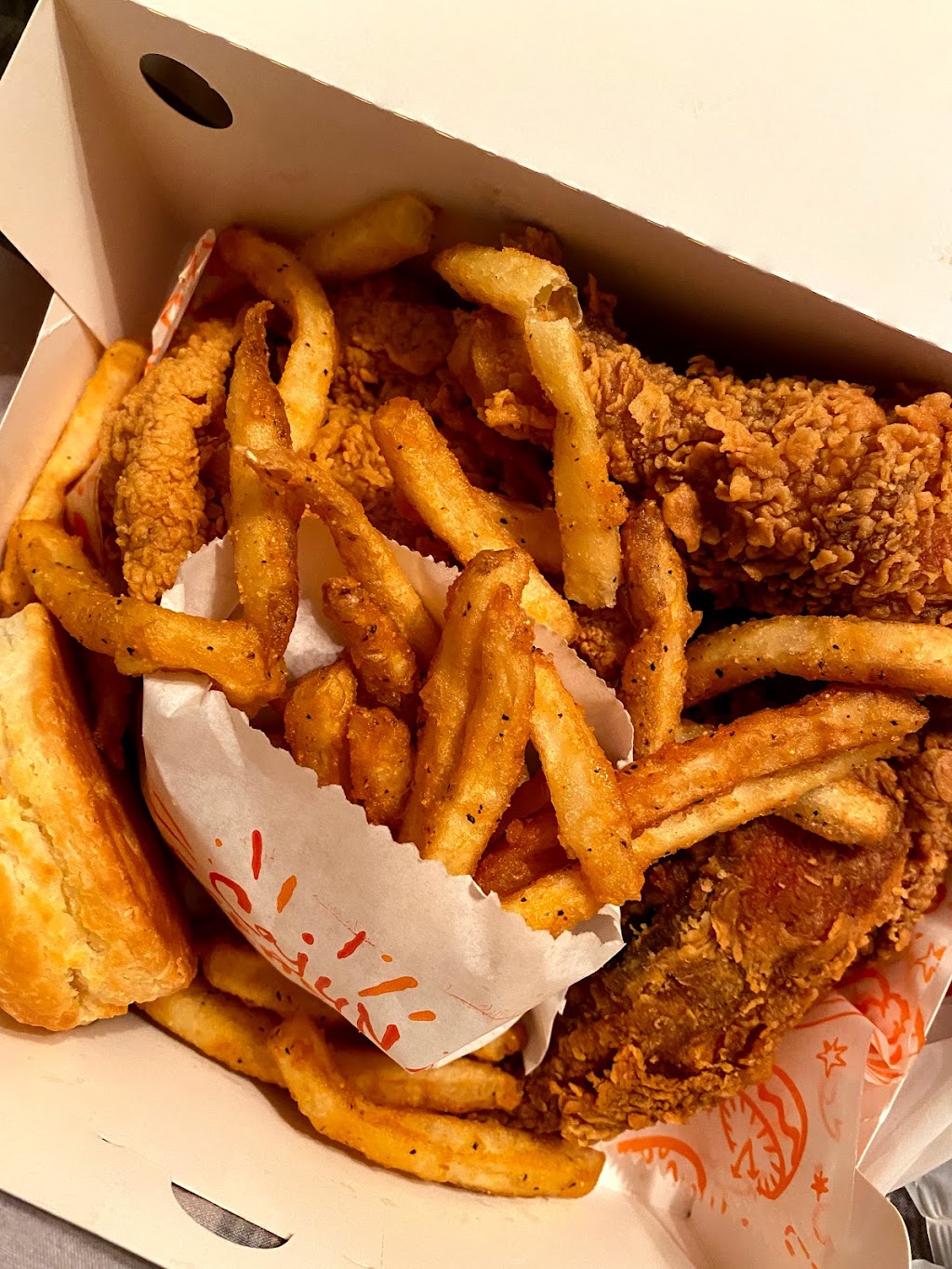 Popeyes Louisiana Kitchen | 4238 S Claiborne Ave, New Orleans, LA 70125, USA | Phone: (504) 269-8171