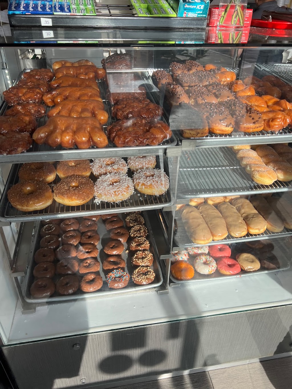 B & B Donuts | 925 Harbor Blvd, Fullerton, CA 92832, USA | Phone: (714) 879-9670