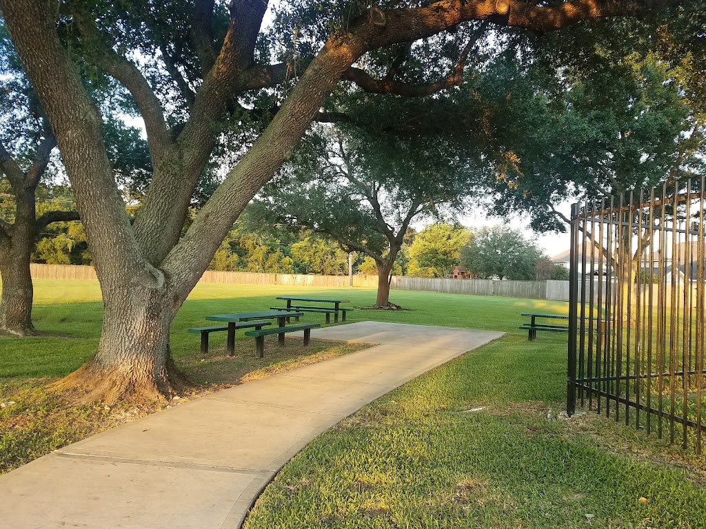 Rustic Oaks HOA Park | 151 Bay Area Blvd, League City, TX 77573, USA | Phone: (281) 554-2721