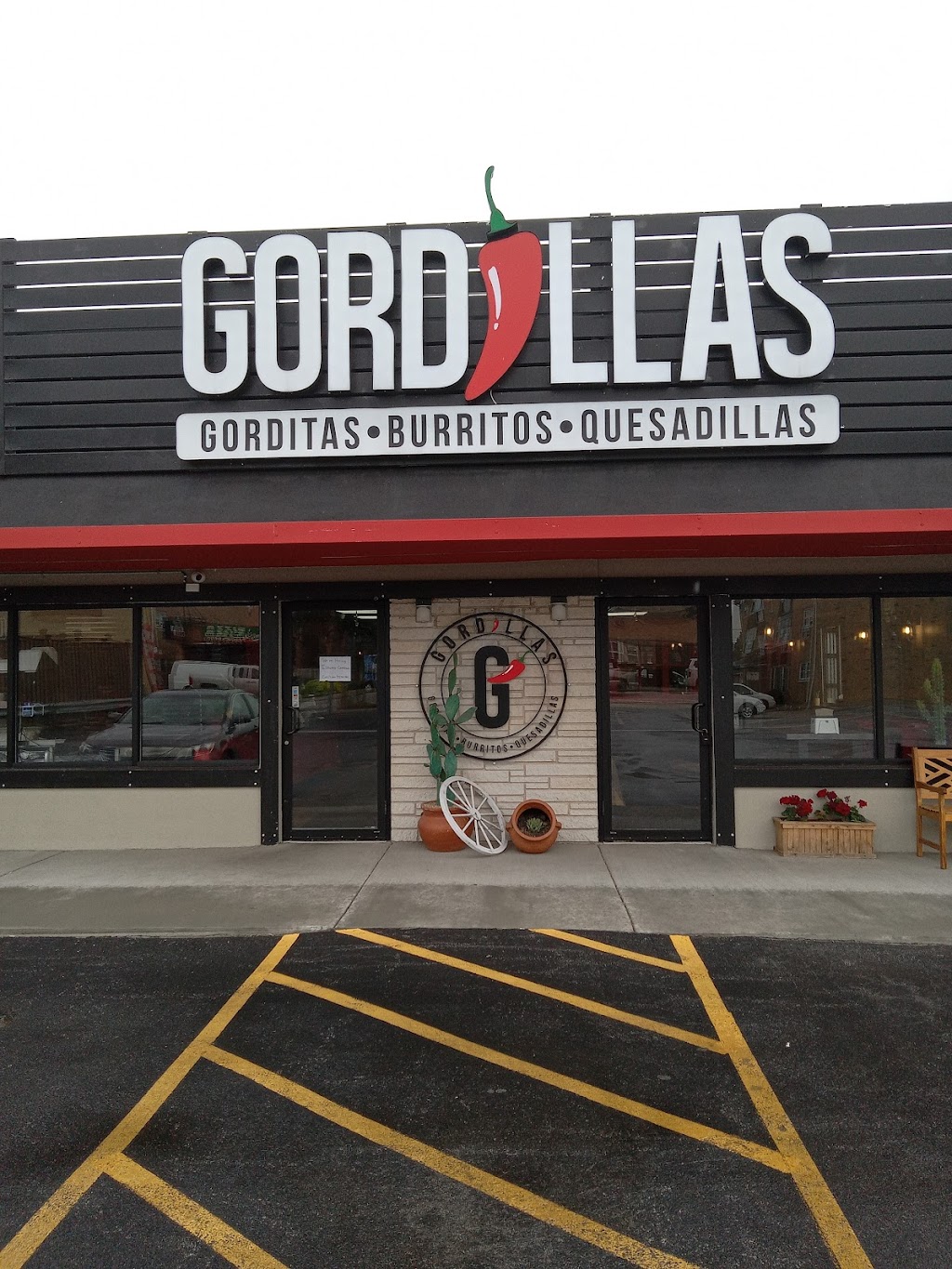 Gordillas | 5842 W 63rd St, Chicago, IL 60638, USA | Phone: (773) 424-6247