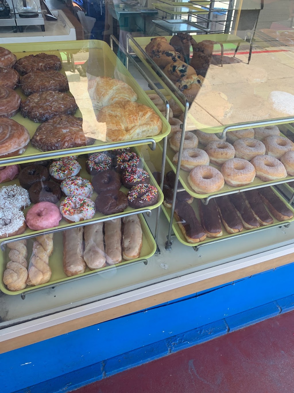 K S Donut Shop | 1176 E Artesia Blvd, Long Beach, CA 90805, USA | Phone: (626) 560-8020