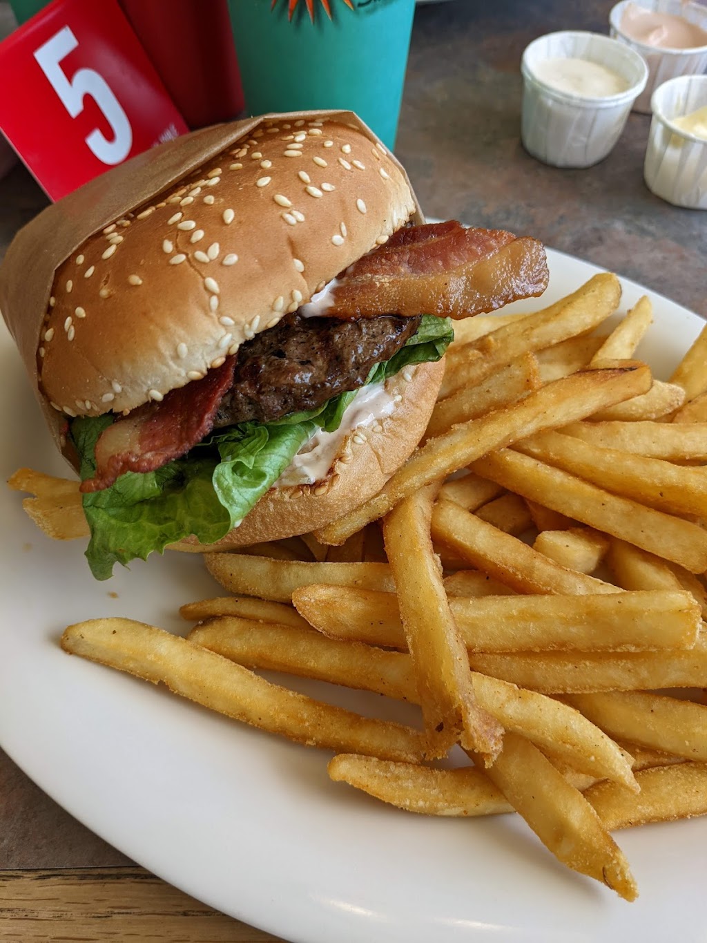 Toms Famous Burgers 9 | 1101 N Avalon Blvd, Wilmington, CA 90744, USA | Phone: (310) 518-3164