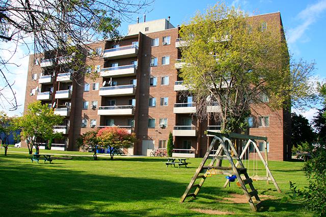 Leamington Heights Apartments | 400 Oak St E, Leamington, ON N8H 4W7, Canada | Phone: (519) 324-9610