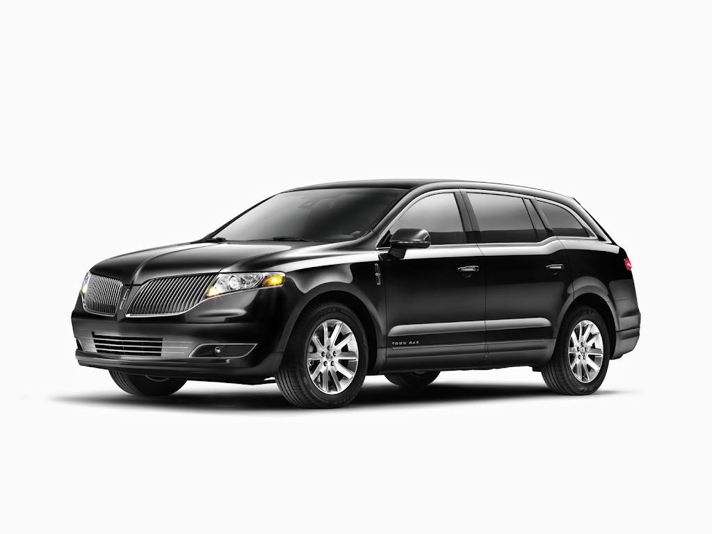 Peraltas Elite Limousine | 9 Walnut St, Cos Cob, CT 06807, USA | Phone: (203) 742-1388