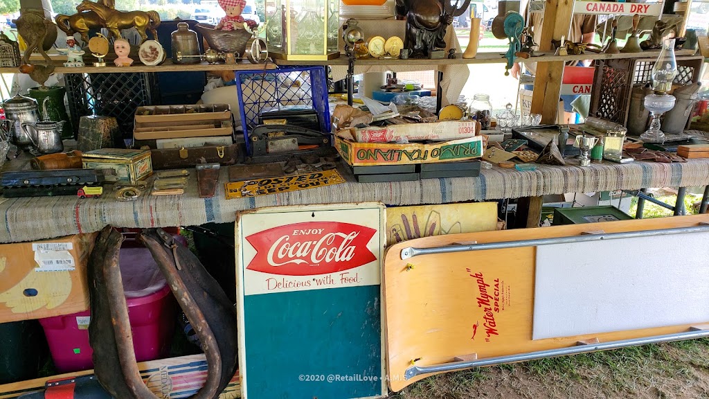 Utica Antiques Market | 11541 21 Mile Rd, Shelby Township, MI 48315, USA | Phone: (586) 254-3495
