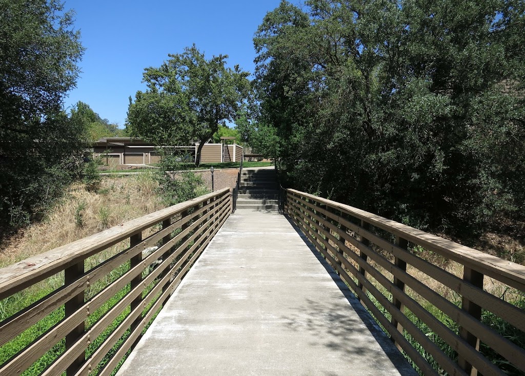 Rollingwood Condominium Rentals | 9160 Madison Ave, Fair Oaks, CA 95628, USA | Phone: (833) 415-1068