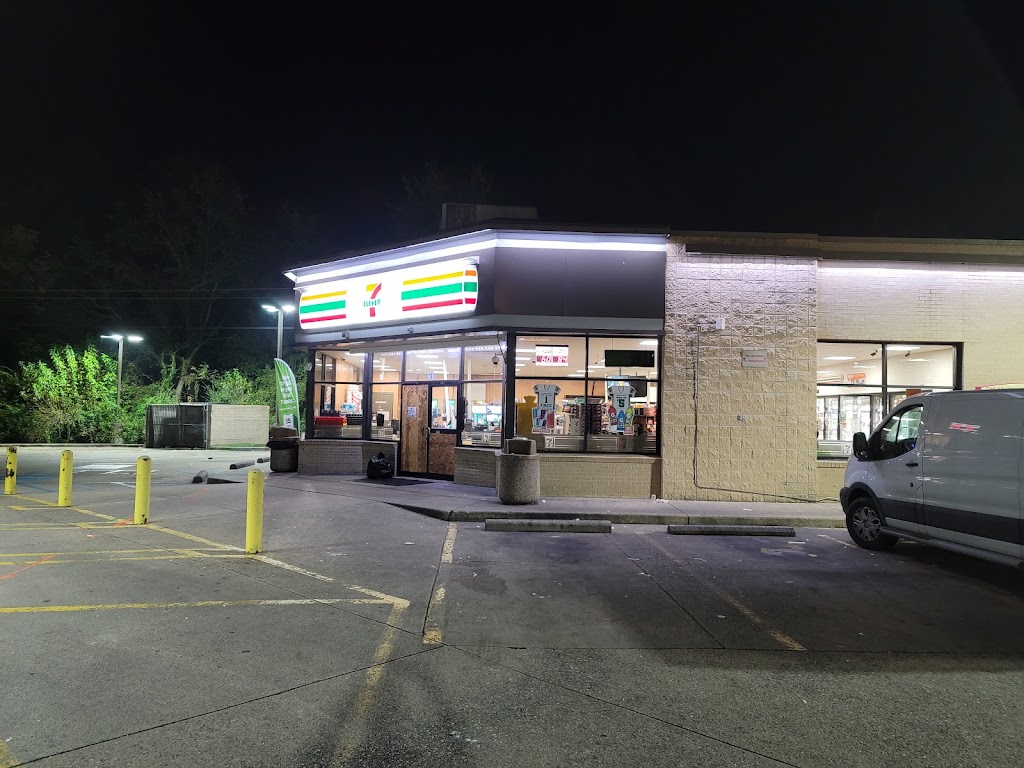 7-Eleven | 701 S Crater Rd, Petersburg, VA 23803, USA | Phone: (804) 861-1628