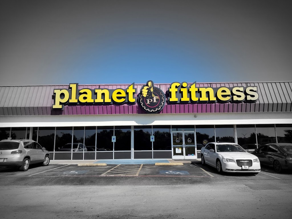 Planet Fitness | 819 E Pioneer Pkwy, Arlington, TX 76010, USA | Phone: (682) 253-2540
