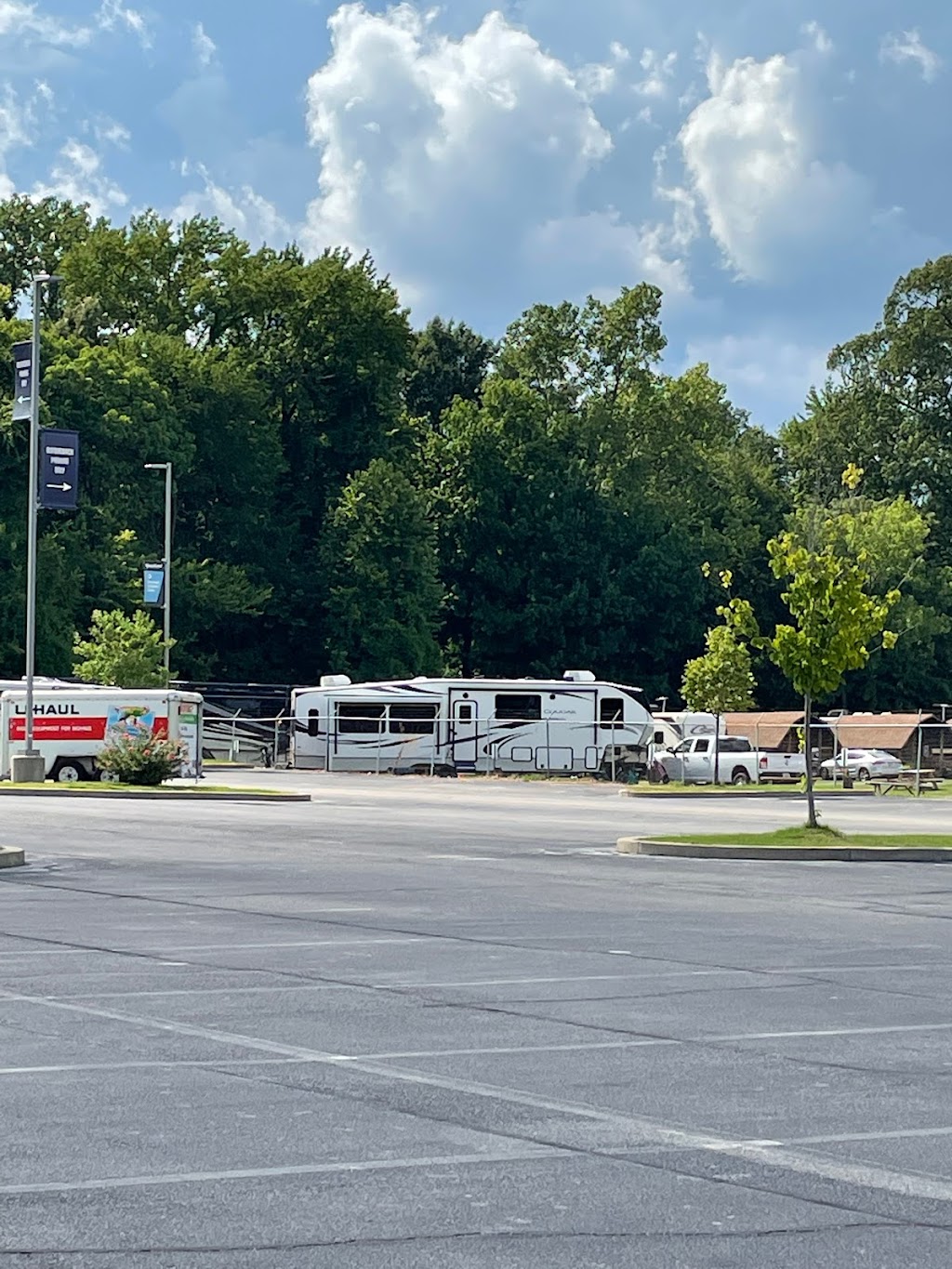 Graceland RV Park & Campground | 3691 Elvis Presley Blvd, Memphis, TN 38116, USA | Phone: (901) 396-7125