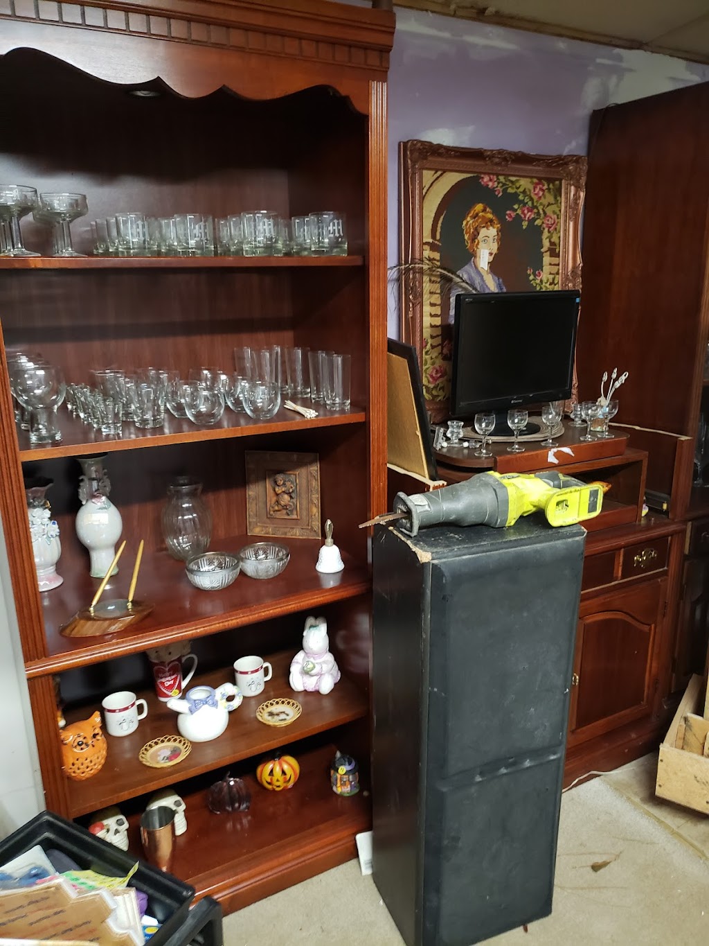 Lawanda and Michael Resale shop | 27614 Saddle Rock Ln, New Caney, TX 77357, USA | Phone: (936) 329-3538