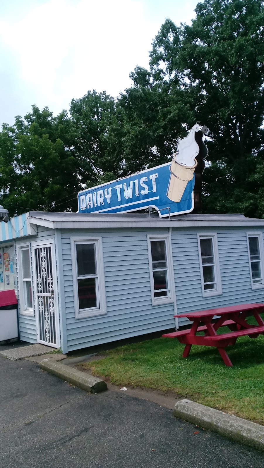 Dairy Twist | 45721 US-20, Oberlin, OH 44074, USA | Phone: (440) 774-8111