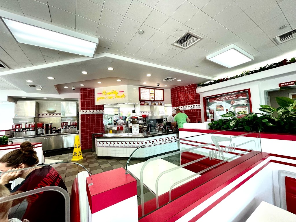 In-N-Out Burger | 1221 N, 1221 U.S. 287 Frontage Rd, Mansfield, TX 76063, USA | Phone: (800) 786-1000