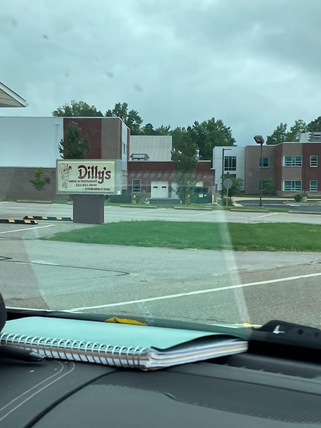 Dillys Drive In | 4280 State Rd, Peninsula, OH 44264, USA | Phone: (330) 935-4444