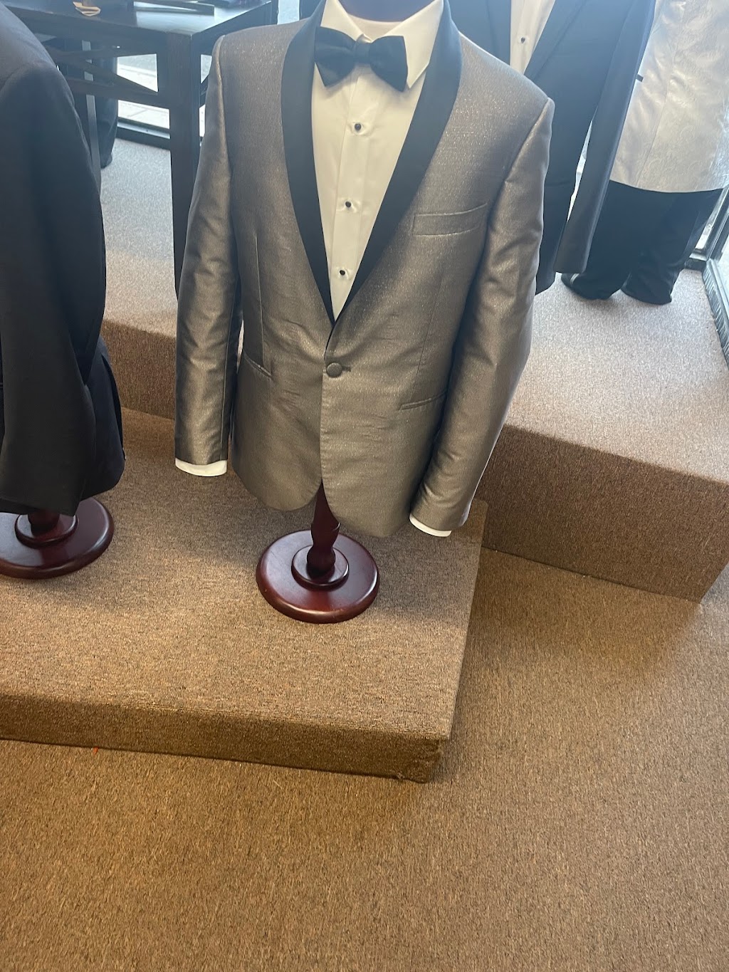 Feldman Tuxedos | 410 Sunrise Hwy, Lynbrook, NY 11563, USA | Phone: (516) 887-1115