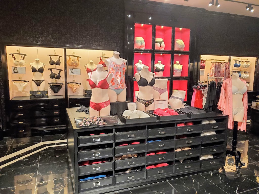 Victorias Secret | 210 Andover St, Peabody, MA 01960, USA | Phone: (978) 532-6135