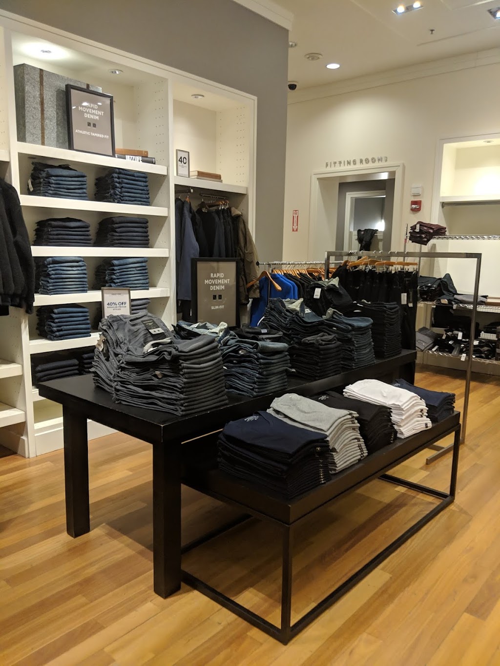 Banana Republic | 1 Crossgates Mall Rd Space A-211, Albany, NY 12203, USA | Phone: (518) 452-5973