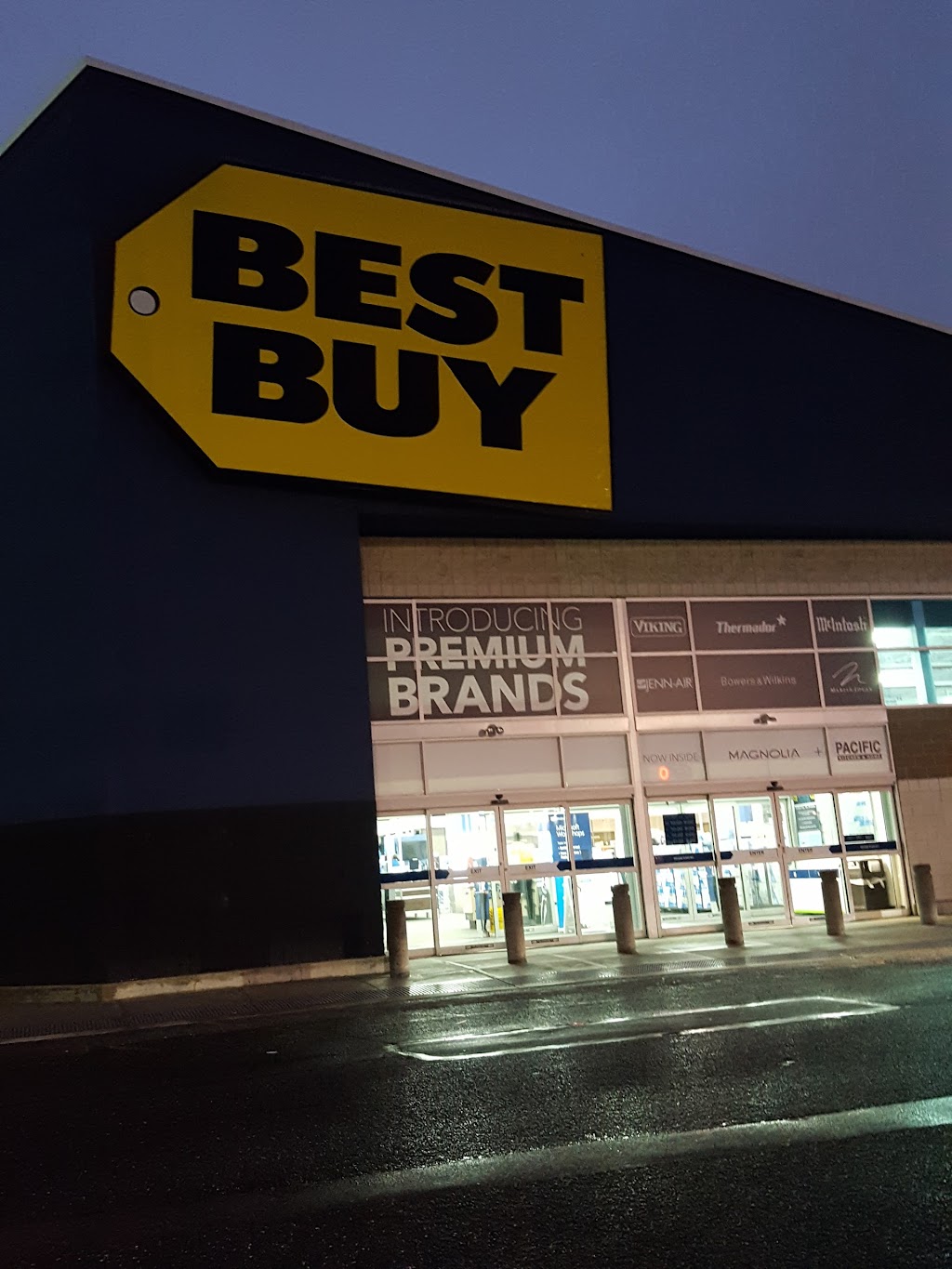 Best Buy | 1100 Old Country Rd, Westbury, NY 11590, USA | Phone: (516) 357-9025