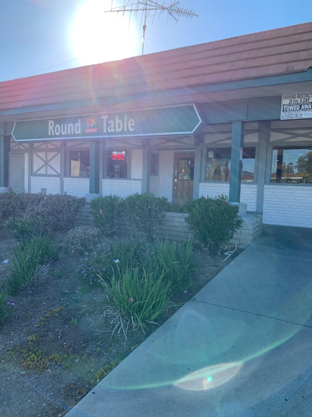 Round Table Pizza | 5385 Camden Ave, San Jose, CA 95124, USA | Phone: (408) 267-9600