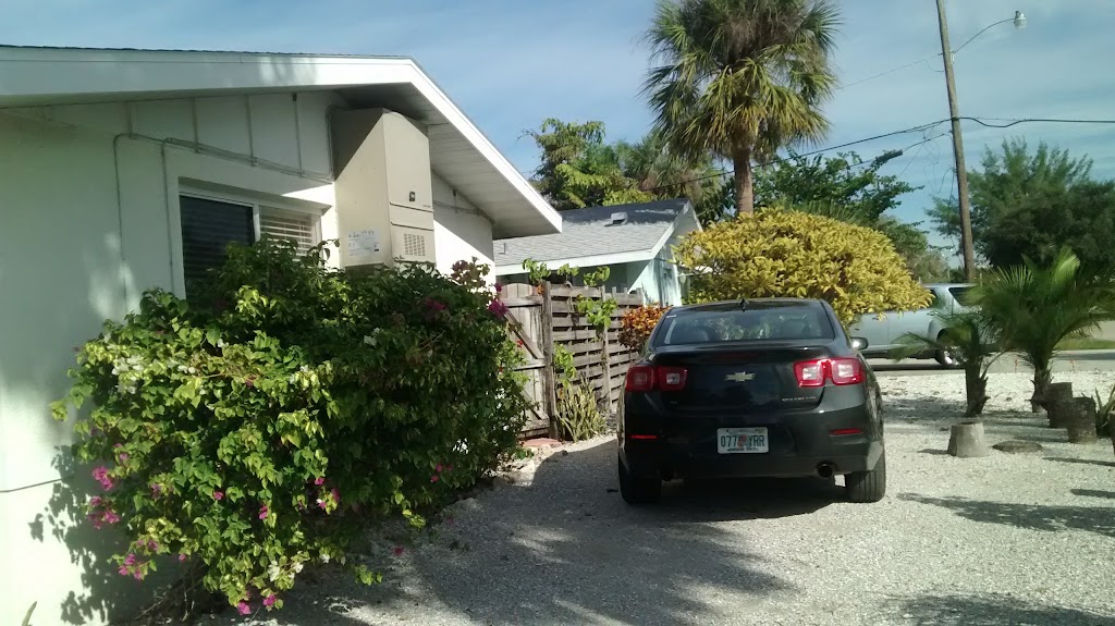 Gerties Beach House East | 206 35th St, Holmes Beach, FL 34217, USA | Phone: (937) 372-5552