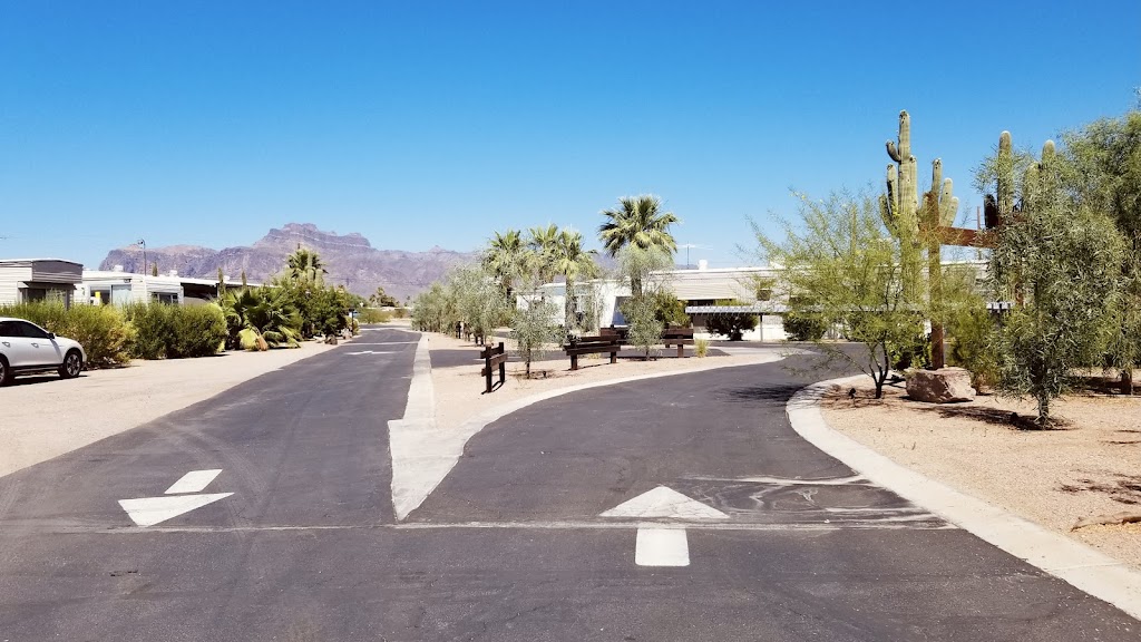 Country Cowboy RV Park | 597 E Old West Hwy, Apache Junction, AZ 85119, USA | Phone: (480) 982-3046