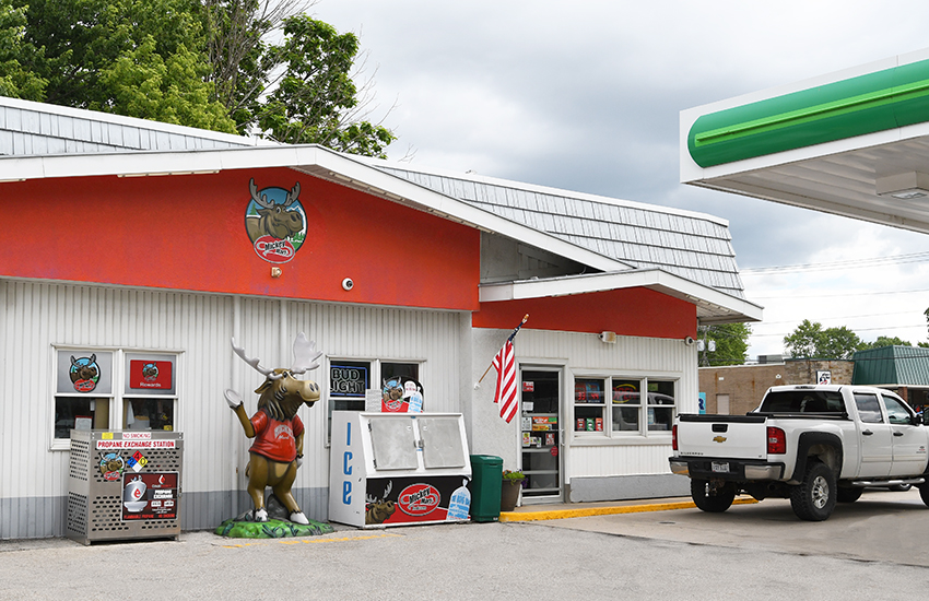 Mickey Mart | 187 E Herrick Ave, Wellington, OH 44090, USA | Phone: (440) 647-2139