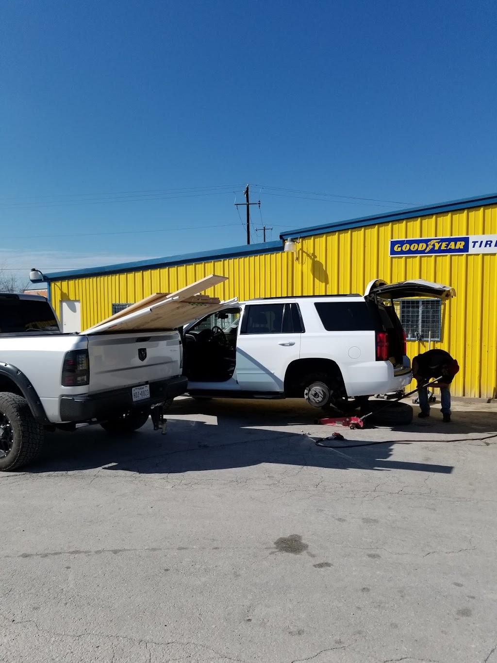 Villasenor Tire Shop | 8545 US Hwy 281 N, Spring Branch, TX 78070, USA | Phone: (830) 885-4740