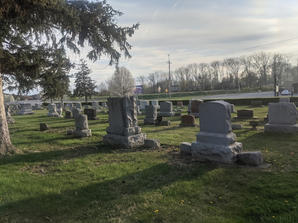 Oak Lawn Cemetery | 701 S Jefferson St, Ossian, IN 46777 | Phone: (260) 622-6526