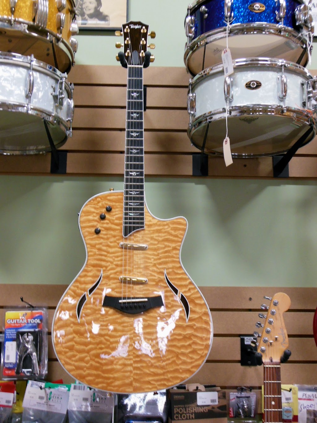 Roots Music Shop | 233 N Antelope Valley Pkwy, Lincoln, NE 68508, USA | Phone: (402) 435-7668