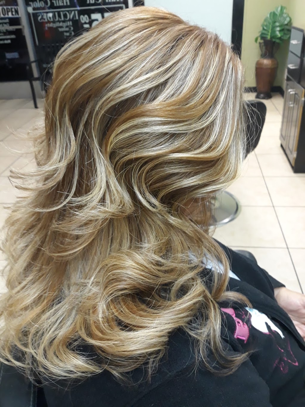 Chicas Como hair & barber salon | 472 N San Jacinto St, Hemet, CA 92543 | Phone: (951) 665-4040