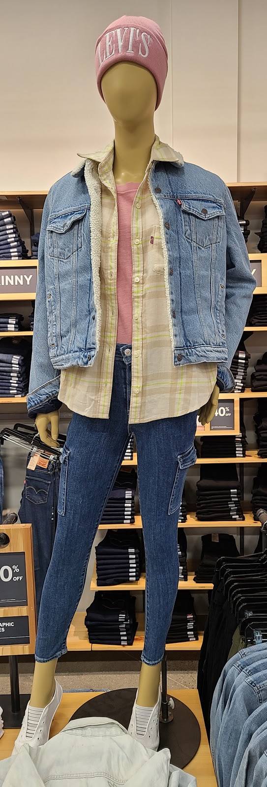 Levis Outlet Store | 300 Taylor Rd, Niagara-on-the-Lake, ON L0S 1J0, Canada | Phone: (289) 270-1938