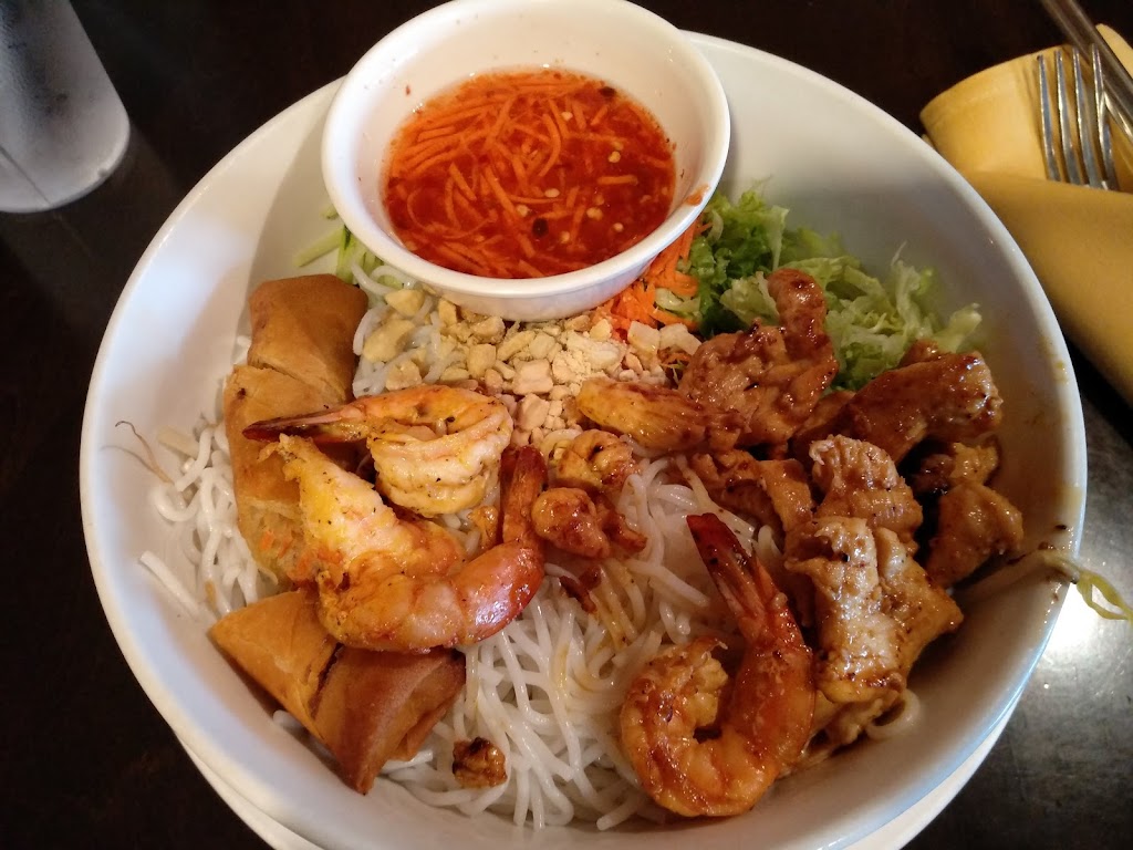 Bowl of Phở | 27339 Chagrin Blvd, Woodmere, OH 44122, USA | Phone: (216) 831-1730