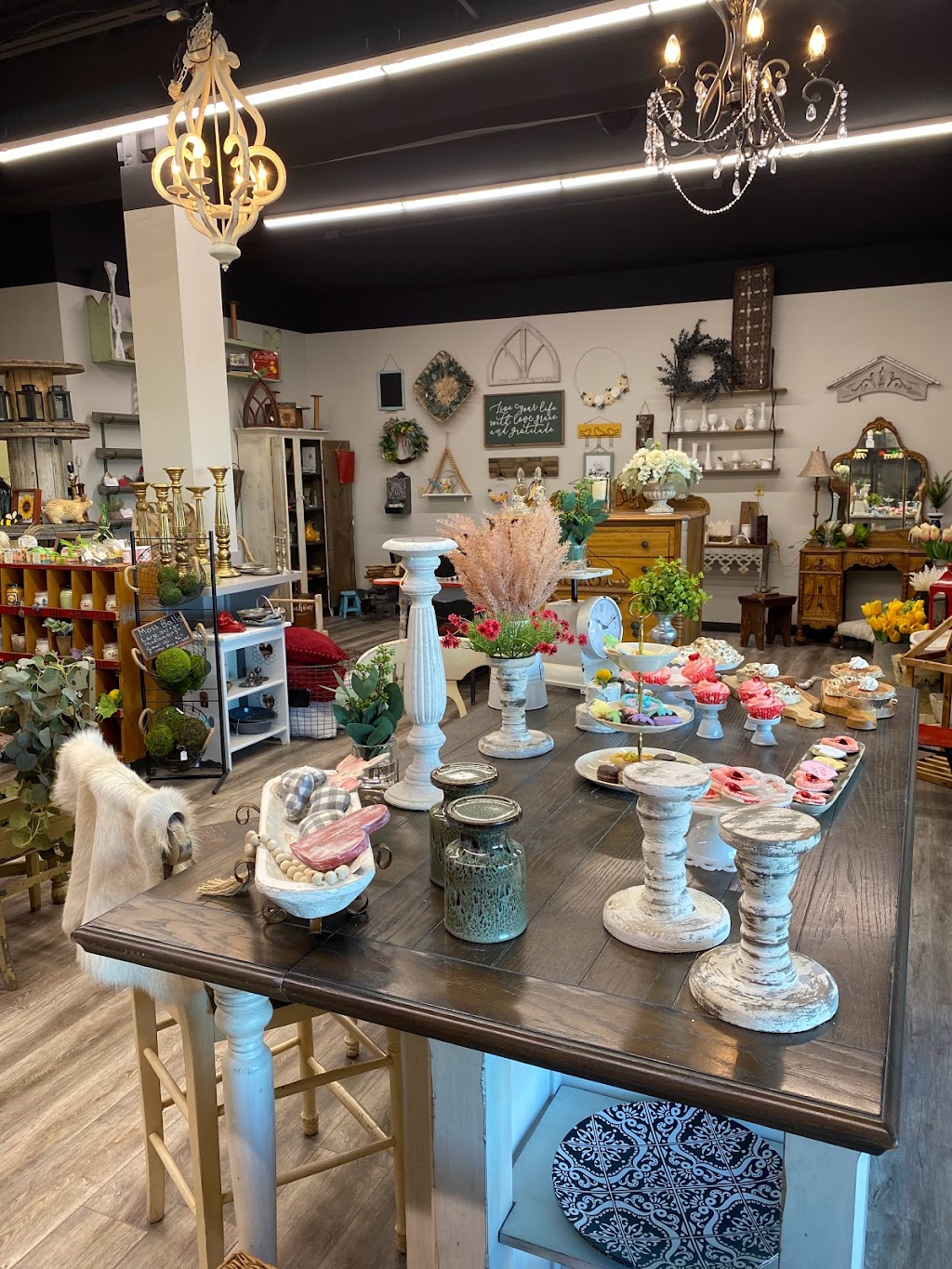 The Farmhaus Floral and Décor | 1150 Columbia Centre Dr, Columbia, IL 62236, USA | Phone: (618) 281-1910