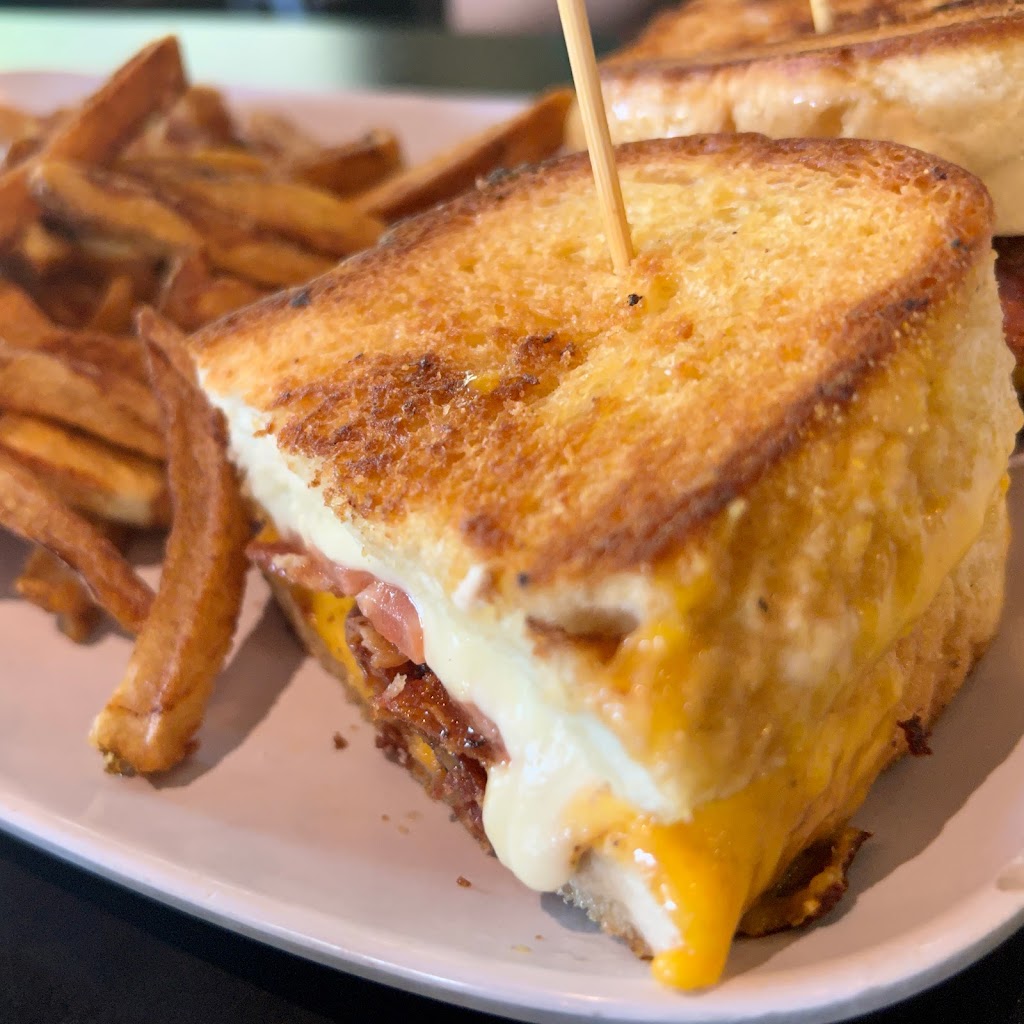 Paninis Bar & Grill | 540 E Washington St, Chagrin Falls, OH 44022, USA | Phone: (440) 247-7200