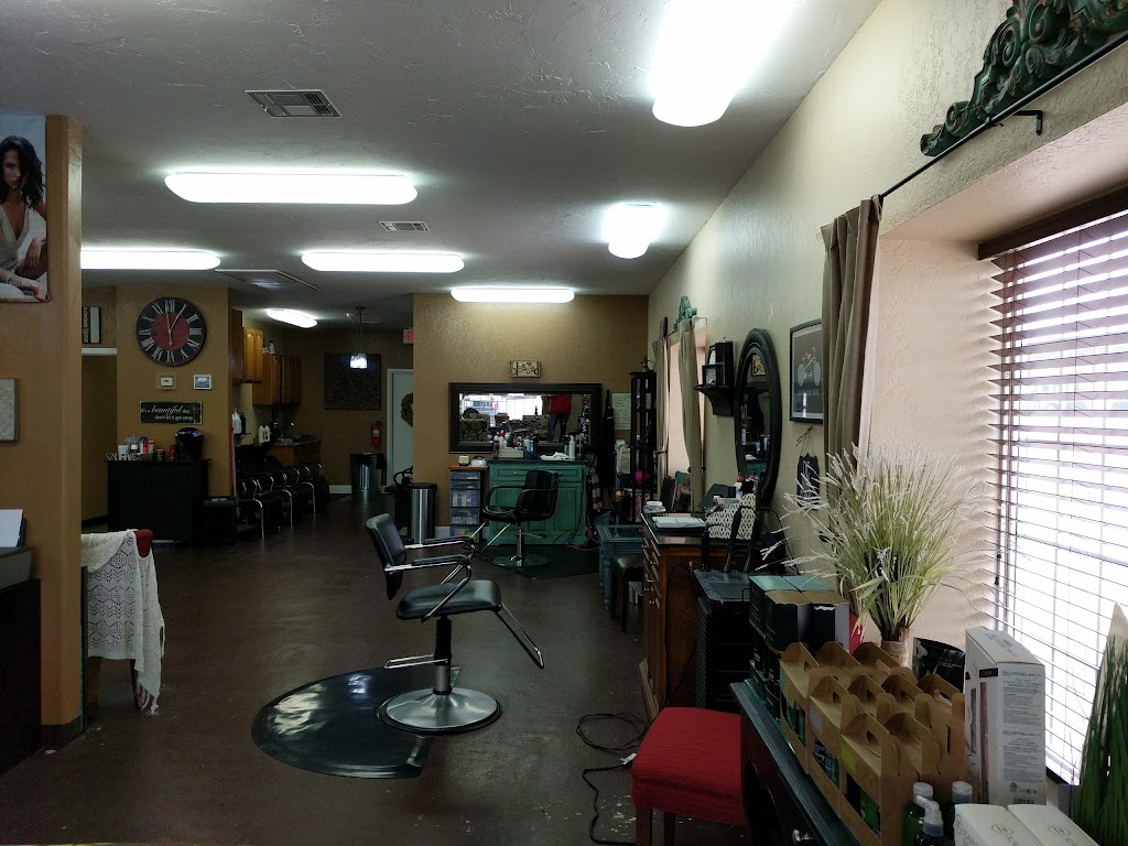 Cutn Loose Salon | 161 W 15th St, Edmond, OK 73013, USA | Phone: (405) 340-4247