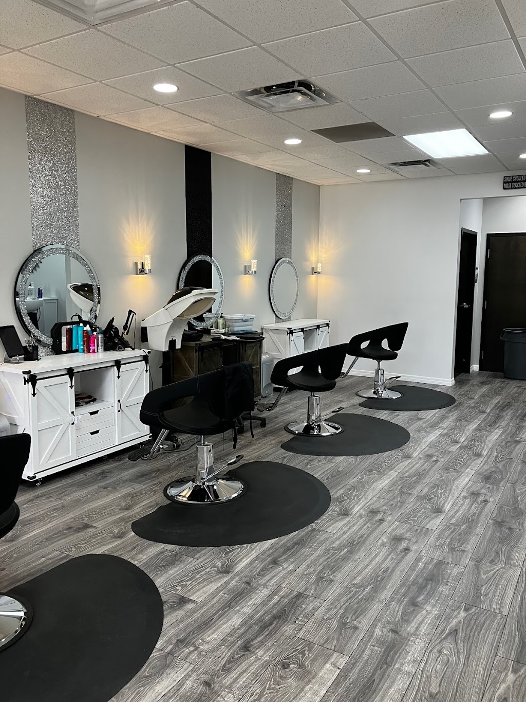 Glitterati Hair Studio | 371 Fennell Blvd, Lady Lake, FL 32159, USA | Phone: (305) 587-1144