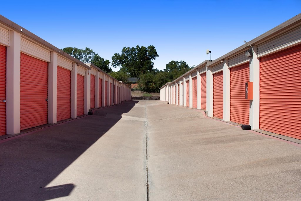 Public Storage | 8400 Camp Bowie W Blvd, Fort Worth, TX 76116, USA | Phone: (817) 953-2584