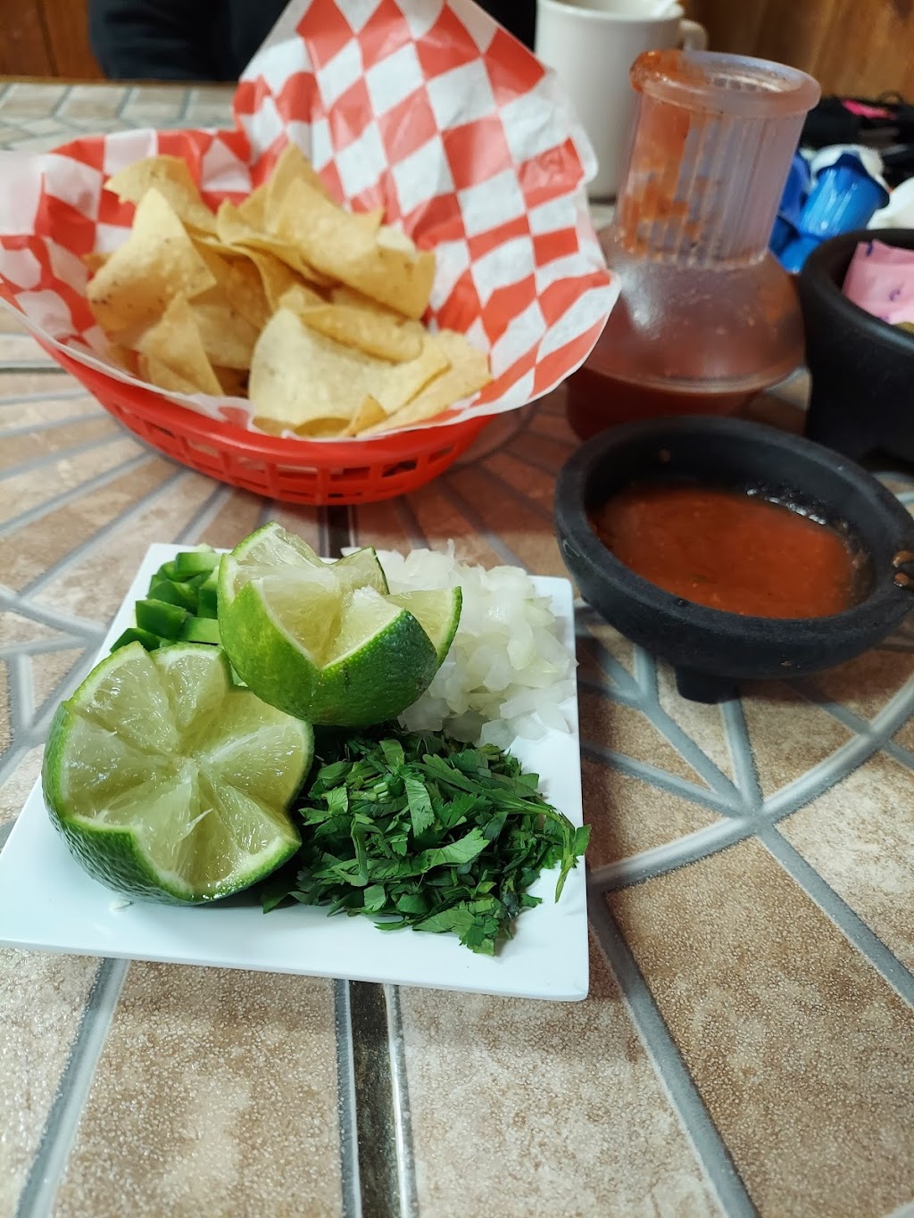 La Rueda | Mexican Restaurant | 2317 Oakland Blvd, Fort Worth, TX 76103, USA | Phone: (817) 535-3792
