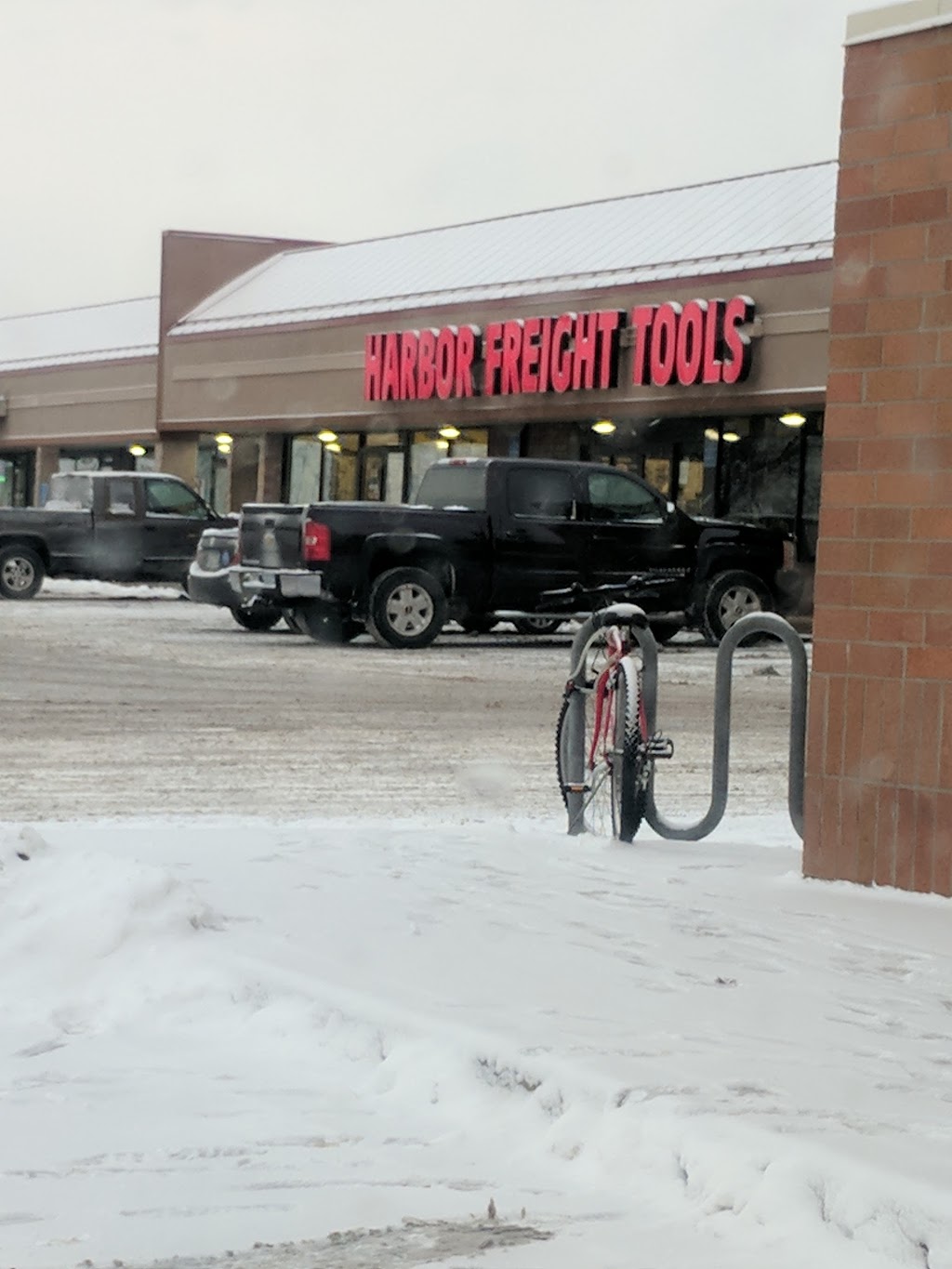 Harbor Freight Tools | 2950 White Bear Ave SUITE 10, Maplewood, MN 55109, USA | Phone: (651) 777-0713