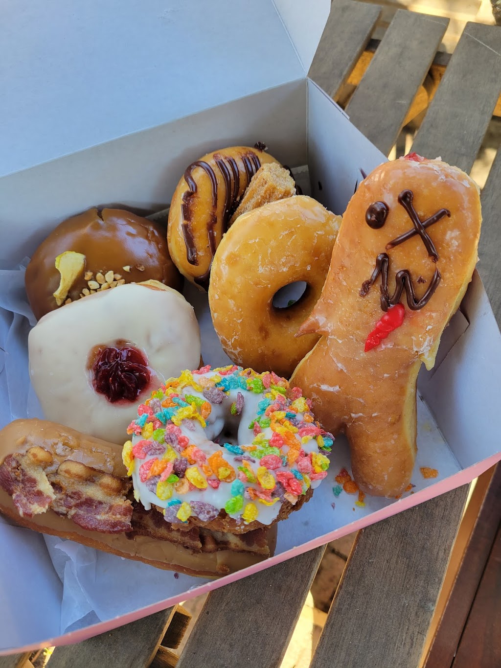 Zombee Donuts | 802 E Chapman Ave, Fullerton, CA 92831, USA | Phone: (714) 879-1078