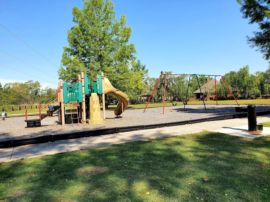 Canadian Trails Park | 3600 S Canadian Trails Dr, Norman, OK 73072, USA | Phone: (405) 366-5472