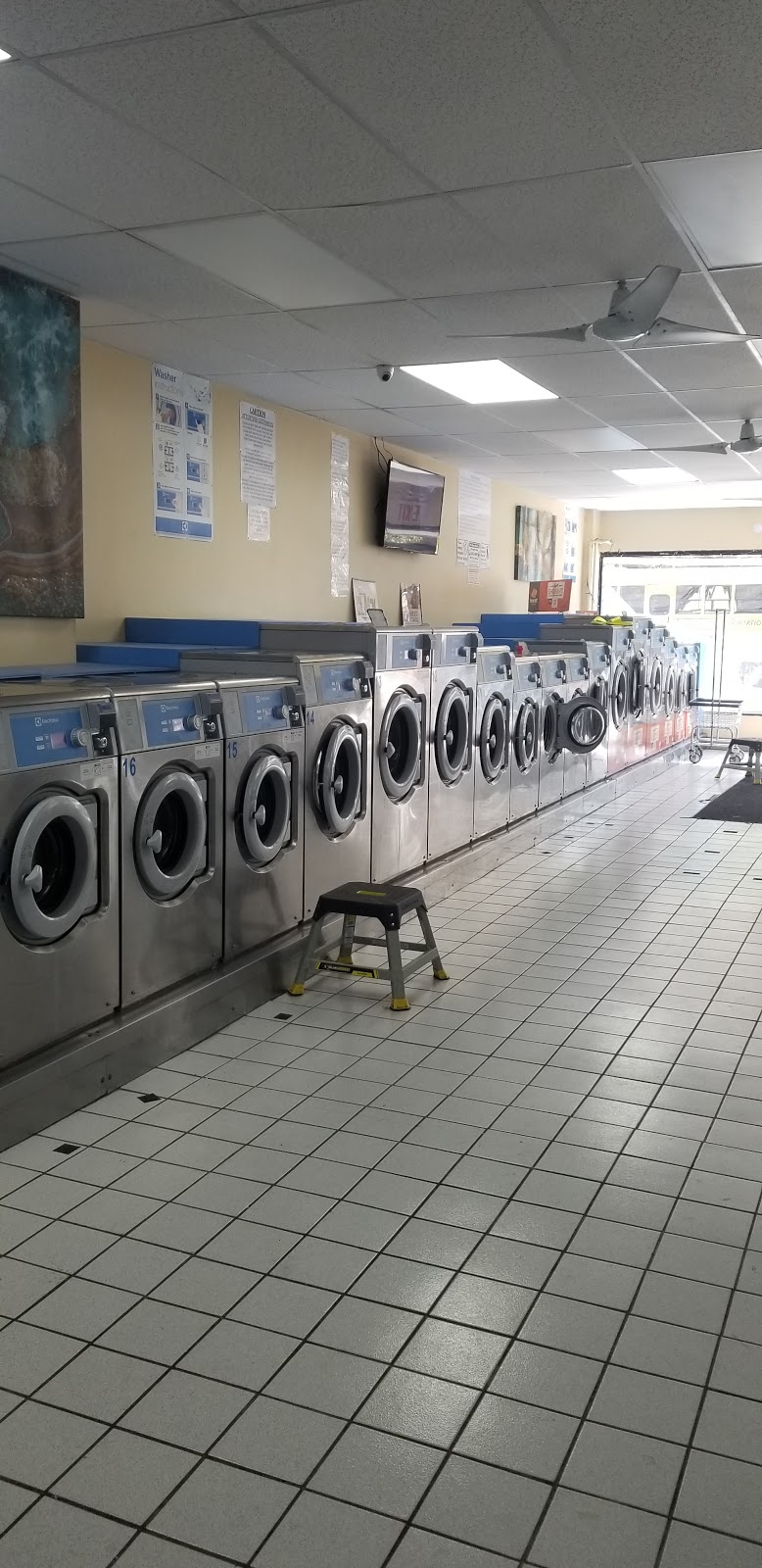 Murdock Laundromat | 20107 Murdock Ave, Queens, NY 11412, USA | Phone: (718) 413-5221