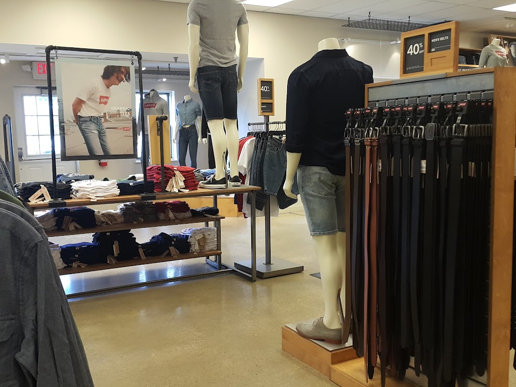 Levi’s Outlet Store | 549 S Chillicothe Rd Suite 392, Aurora, OH 44202, USA | Phone: (330) 562-4902