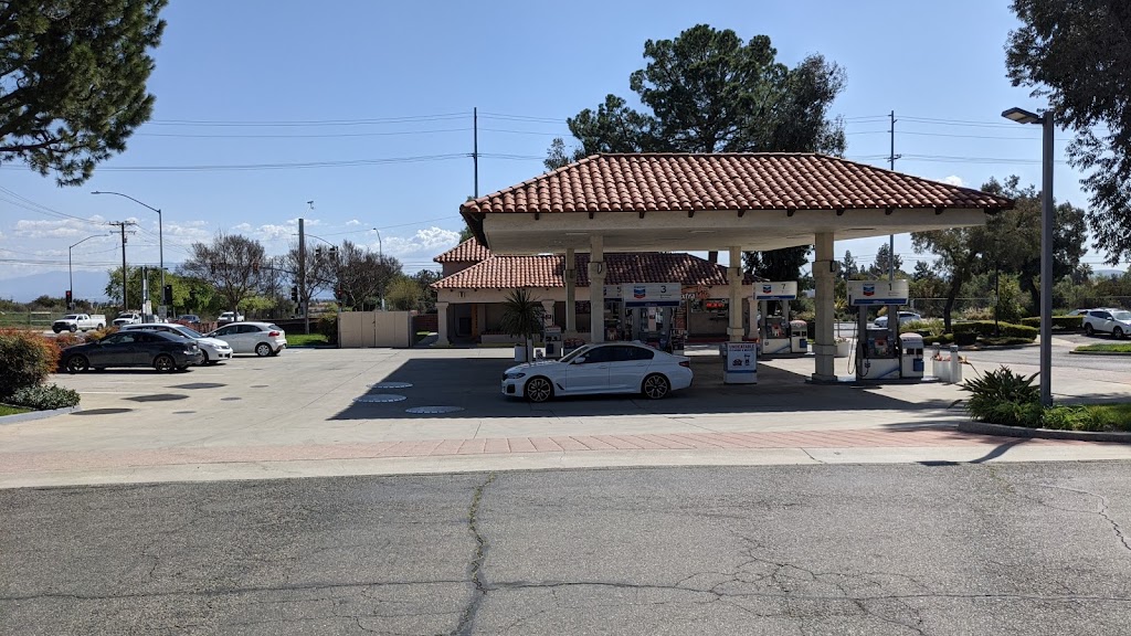 Chevron ExtraMile Claremont | 699 E Foothill Blvd, Claremont, CA 91711, USA | Phone: (909) 621-4991