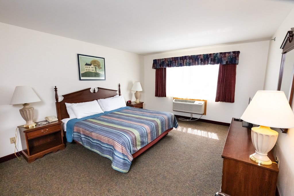 Cedarberry Inn | 855 Phillips Blvd, Sauk City, WI 53583, USA | Phone: (608) 643-6625