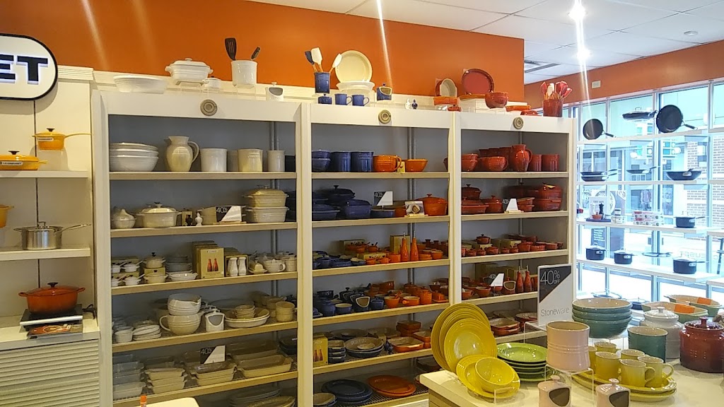 Le Creuset Outlet Store | 18511 Outlet Blvd #840, Chesterfield, MO 63005, USA | Phone: (636) 778-2408