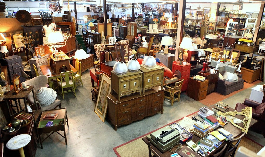 Chelsea Antique Mall | 14569 US-280, Chelsea, AL 35043 | Phone: (205) 678-2151