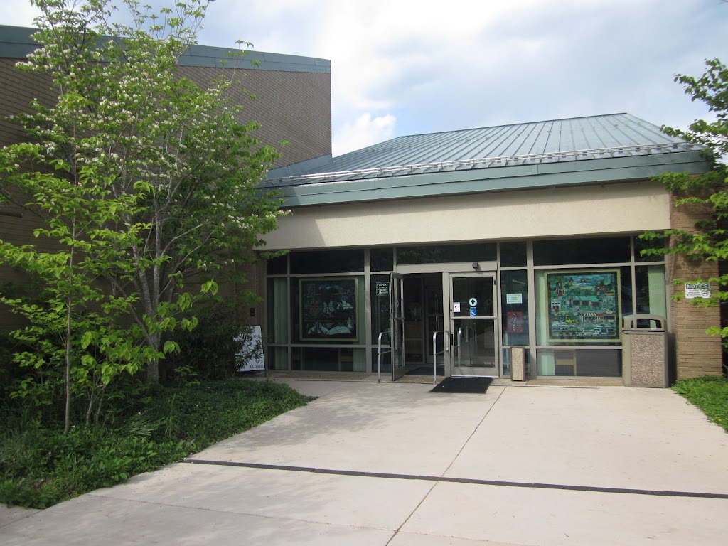 Kings Park Community Library | 9000 Burke Lake Rd, Burke, VA 22015, USA | Phone: (703) 978-5600