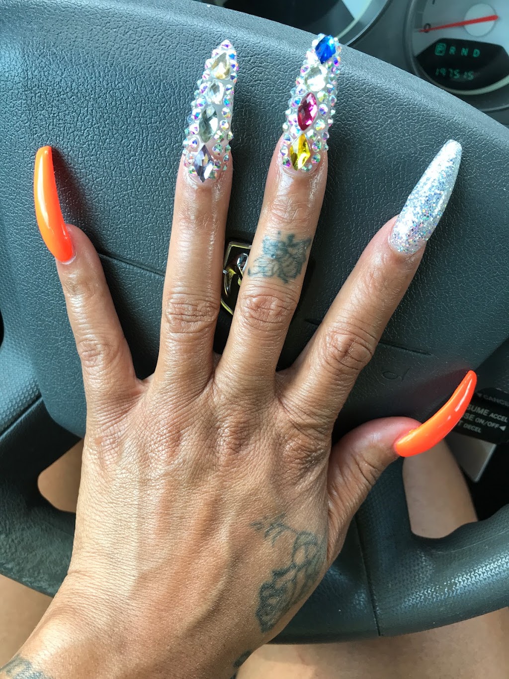 Laura Nails | 6746 Covington Hwy STE 104, Lithonia, GA 30058, USA | Phone: (770) 987-2777