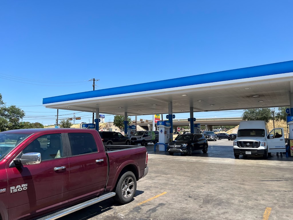 Valero | 250 N LOOP 1604 E HOLLYWOOD PARK, San Antonio, TX 78248, USA | Phone: (210) 345-2000